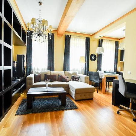 Luxury Apartment Брашов Екстериор снимка
