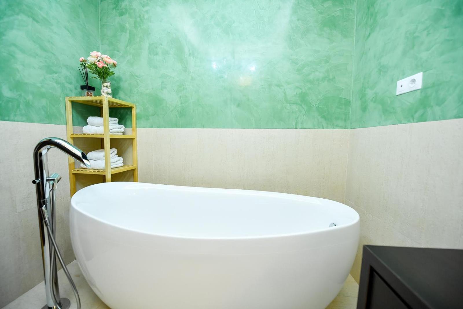 Luxury Apartment Брашов Екстериор снимка